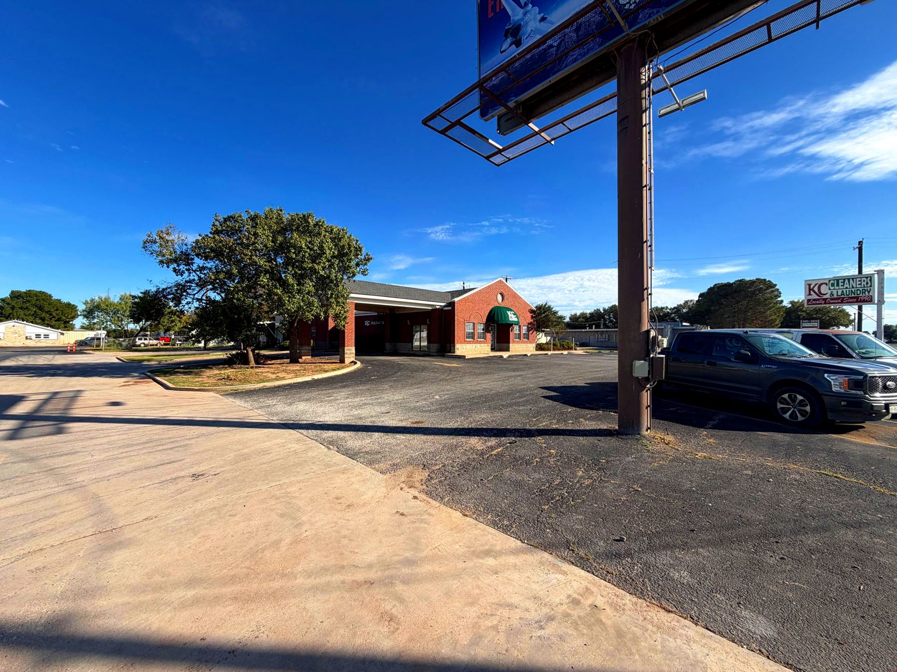 181 S Pioneer Dr
