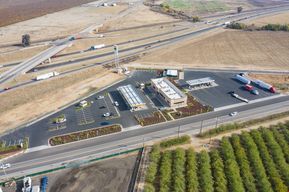 Prime Office/Retail Space with Great Access to CA 99