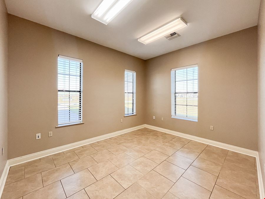 Newly Renovated Flex Space in Broussard