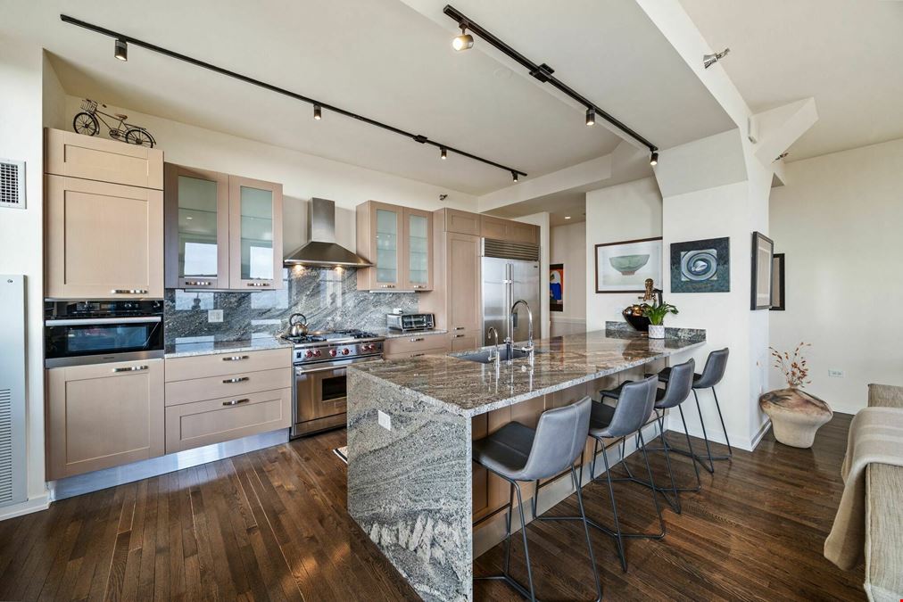 6 N. Michigan Ave #1103