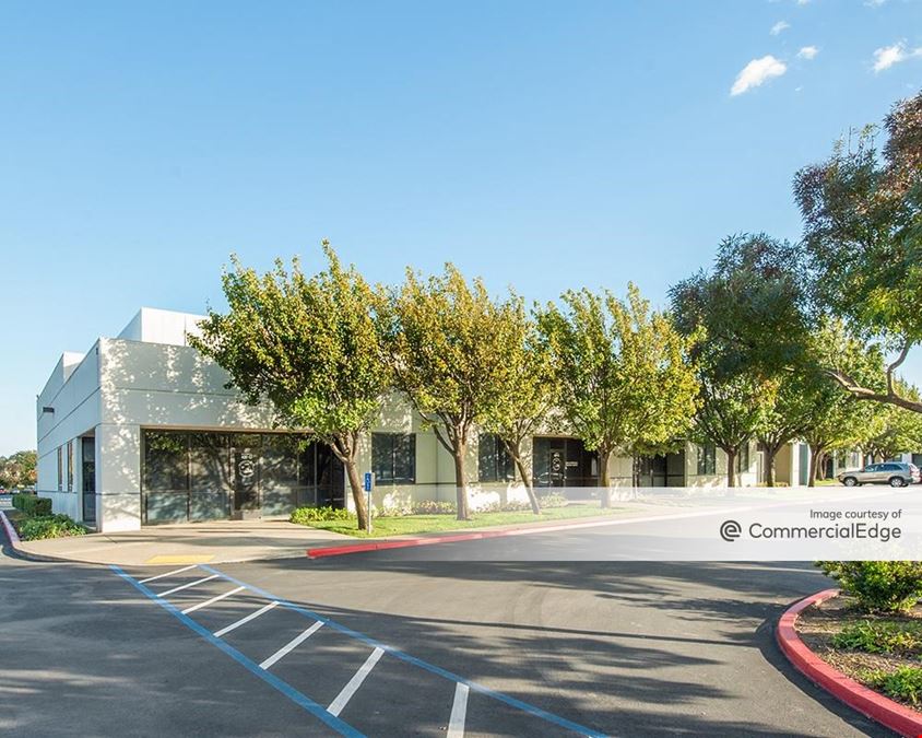 Fairfield Corporate Commons - 421, 425, 427, 431 & 435 Executive Court North