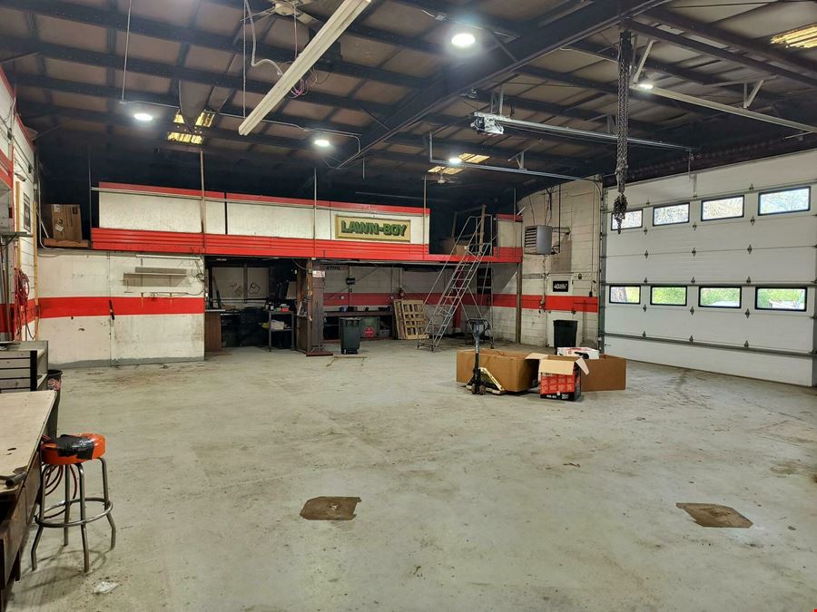 Crown Point Warehouse and Showroom