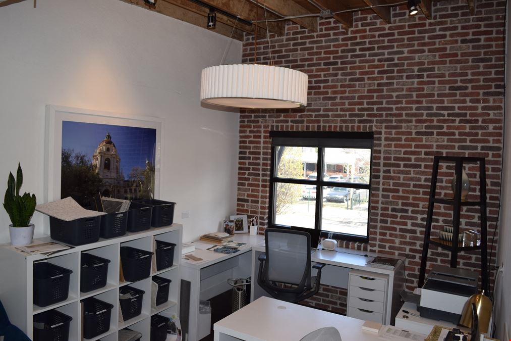 1,553 SF office/retail suite for sublease