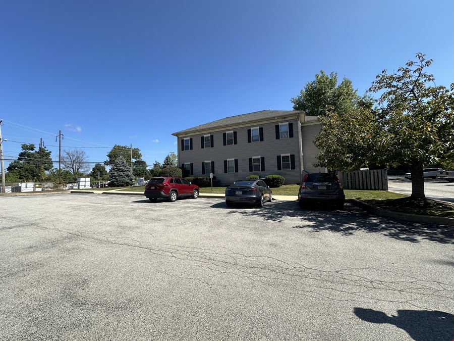 2,144 - 6,520 SF | 460 E King Rd | Turn Key Office Space Available