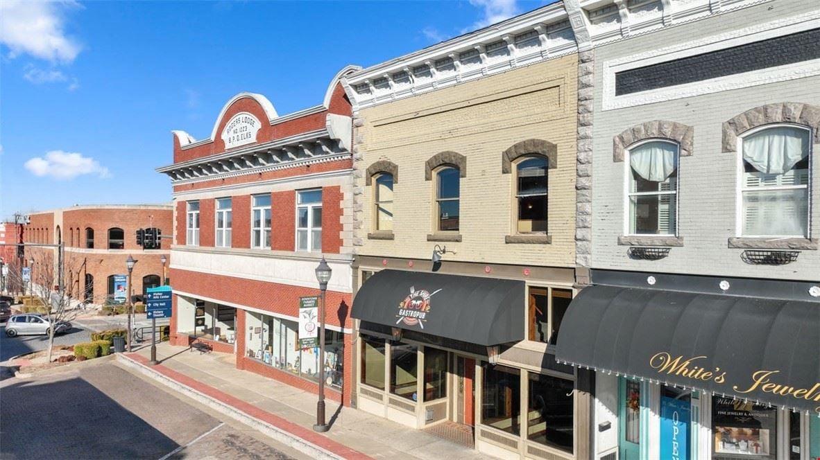 117 W Walnut St