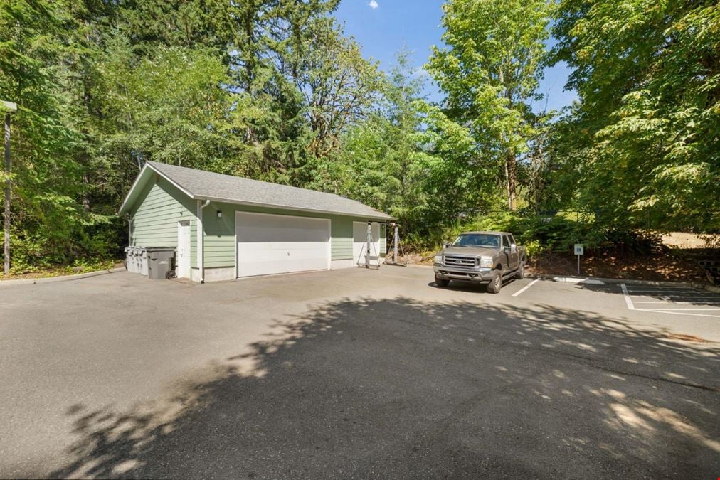 1550 Woodridge Dr SE