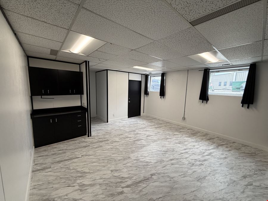 1827 Woodward Dr