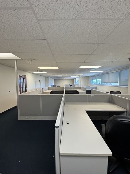 Preview of commercial space at 1101 Gulf Breeze Pkwy 