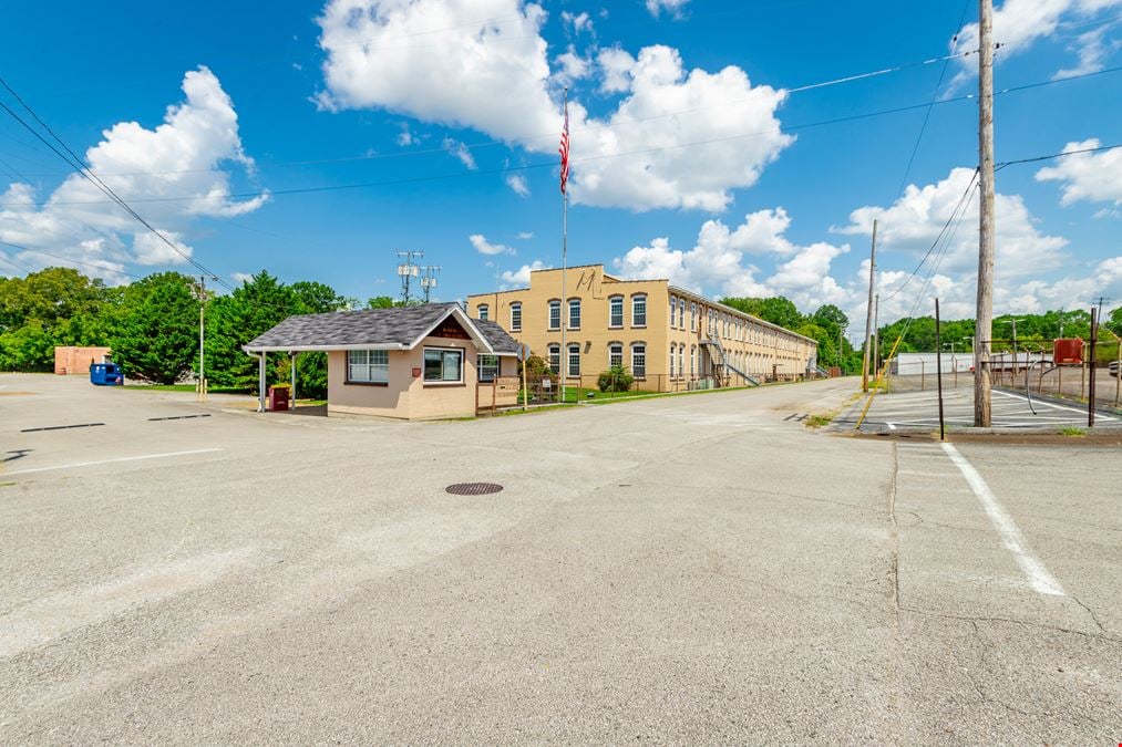 2001 N Chamberlain Ave Industrial and Office Mixed 147,302 SF on 11.59 Acres