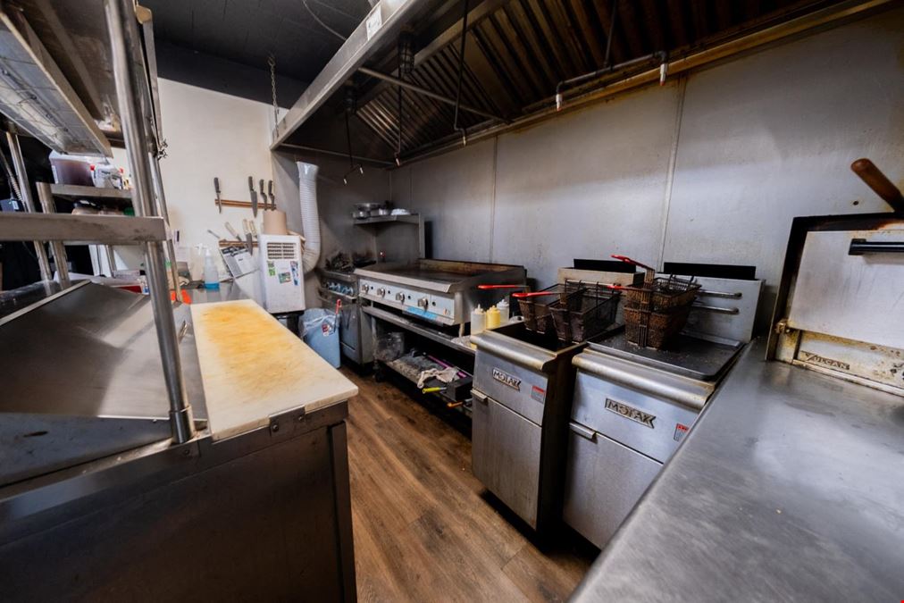 870 4th Ave - Bar/Restaurant