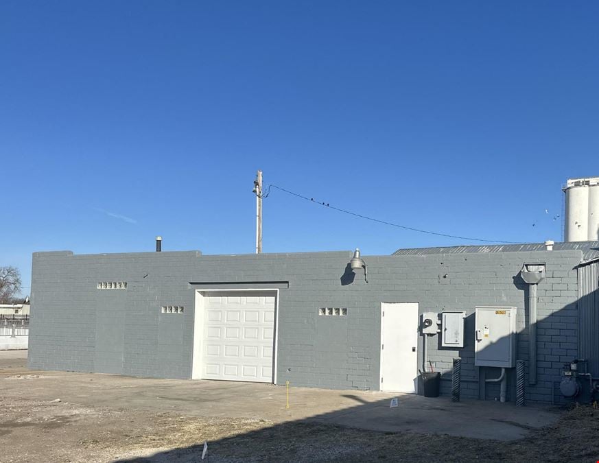 Industrial Building on Huge Lot