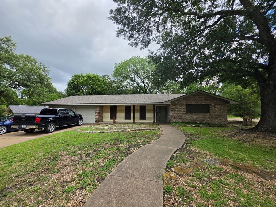 201 W Brookside