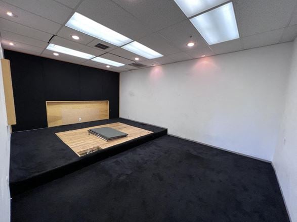 Preview of Office space for Rent at 1110 N Western ave