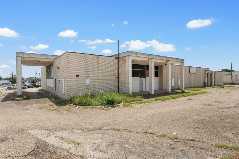 1700 W Waco Dr