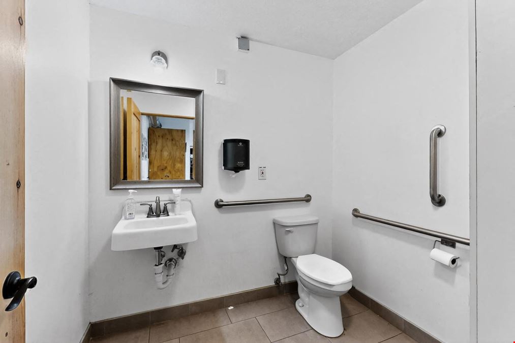 HIGH END RETAIL/OFFICE IN LOS RANCHOS