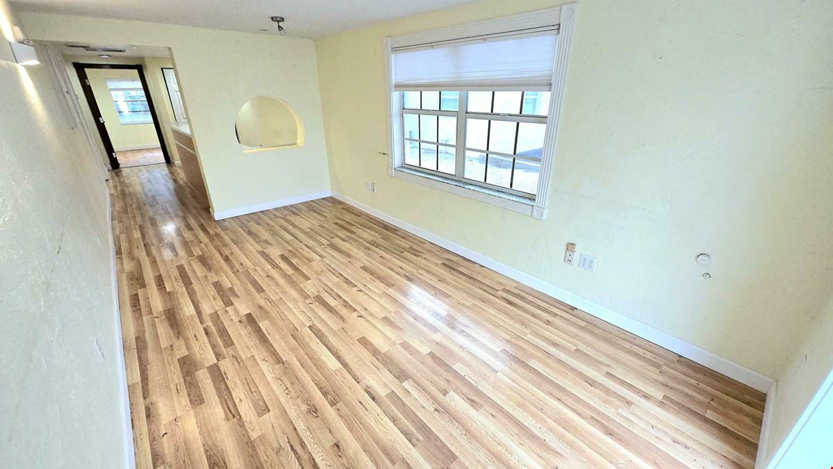 Freestanding Medical Office near Sarasota Memorial!