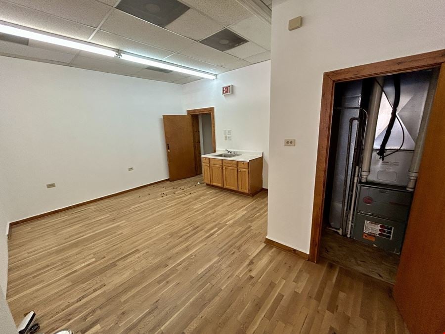 3137 W 63rd - +/- 1,100 SF Commercial Storefront