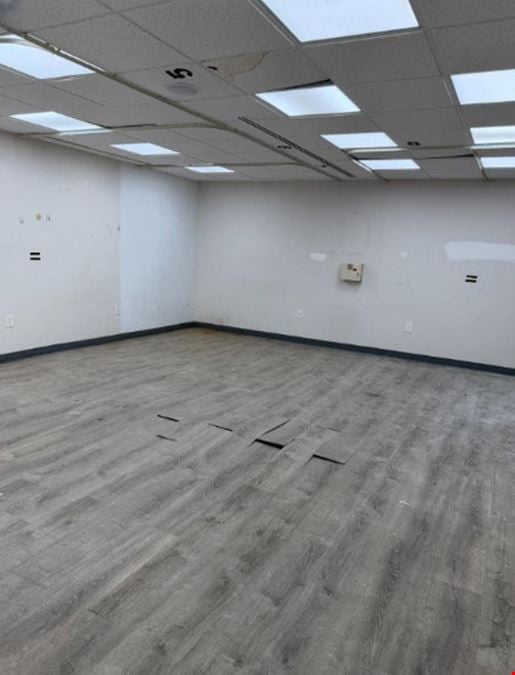 Spacious Vacant  Pharmacy Eye Glasses Retail Store Restaurant Beauty Salon Off Main Street Lease