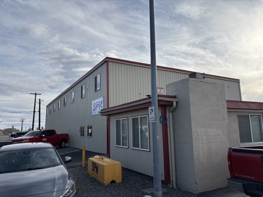 Kennewick Industrial Building + Yard