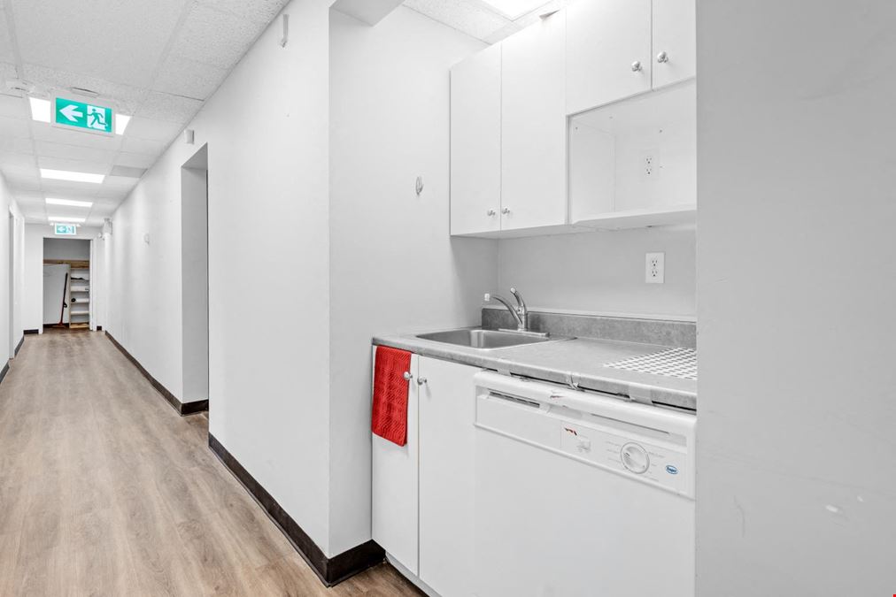 155 Terence Matthews Crescent unit 1&8