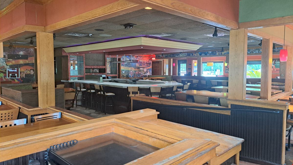 Former Applebee's Restaurant Bldg