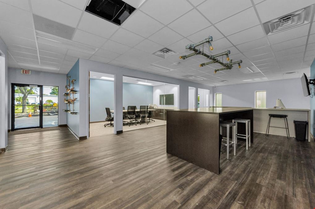 4,900sf Flex Space for Sublease in Largo, FL