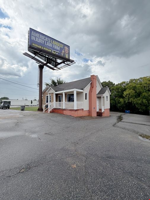 1303 Laurens Rd