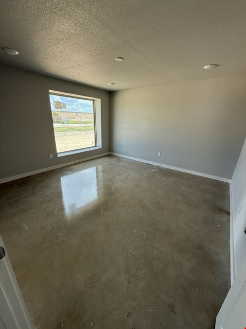 7990 Old Bastrop Rd - D&R Business Complex