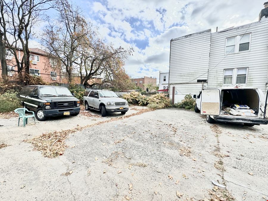 Two family house with an large empty lot for sale in Brooklyn