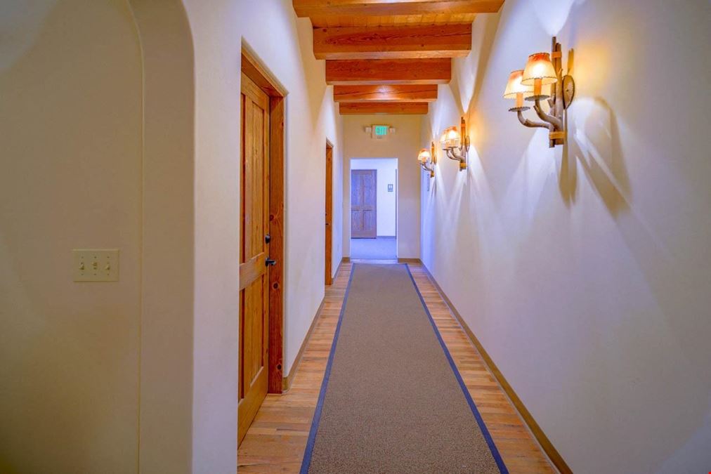 522 Paseo del Pueblo Norte