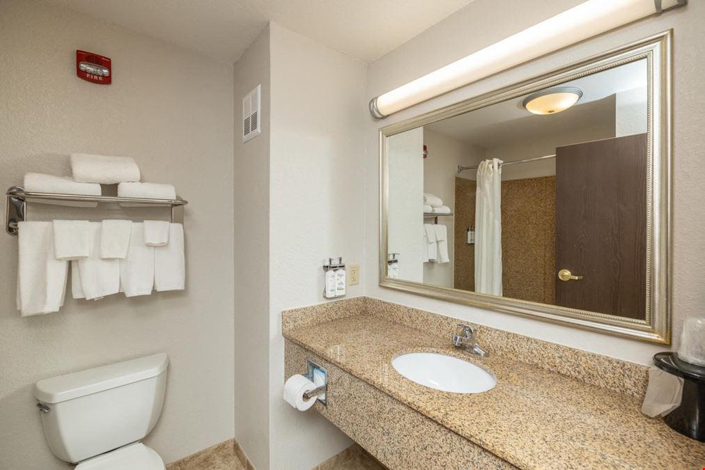 REIT Sale | Holiday Inn Express & Suites Dubuque Iowa