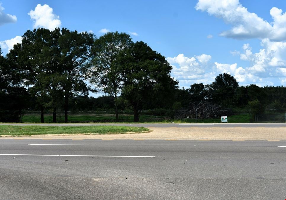 3151 Northern Blvd. - 4.75 acre Commercial lot Zoned M-1