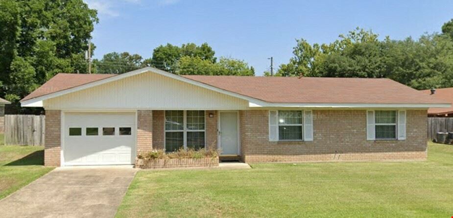 Houses, Duplexes, & Fourplex for Sale