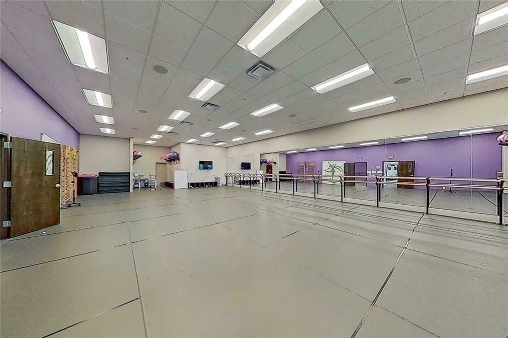 8806 St. Martin Blvd #102-105