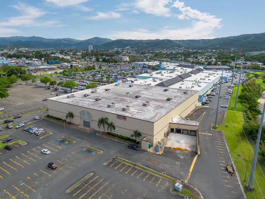 Retail Mixed Use in Shop at Caguas