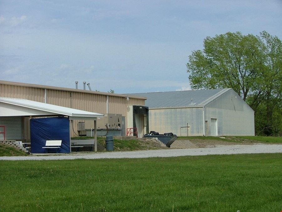 ±41,336 SF Warehouse with Direct Access to I-35