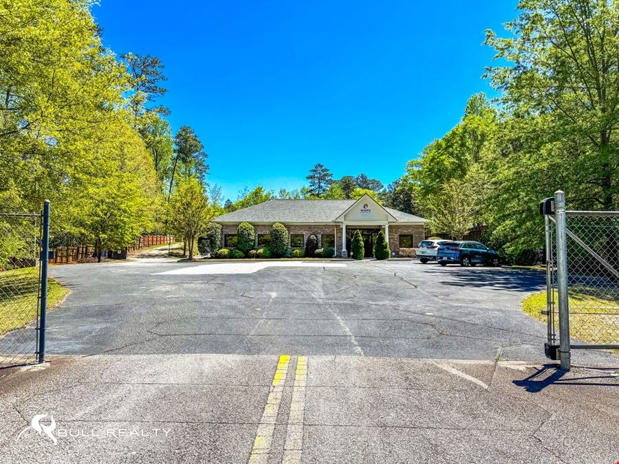 ±2,214 SF Freestanding Office