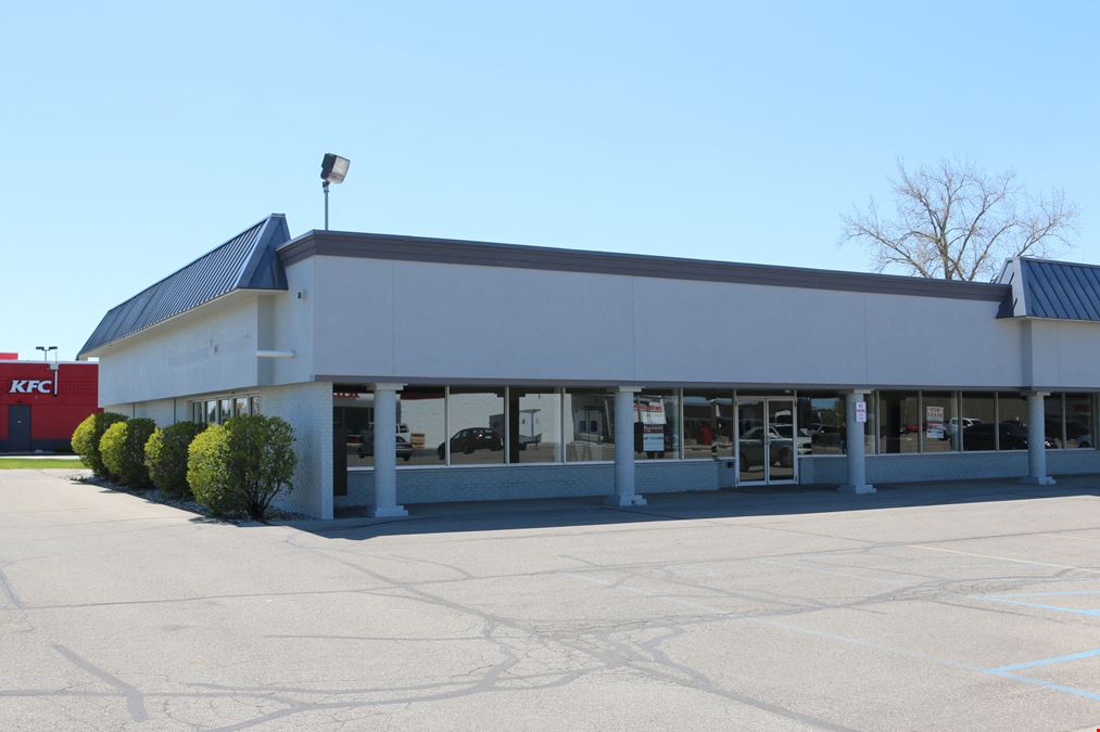 1,500 SF Bay Plaza Retail/Commercial Suite