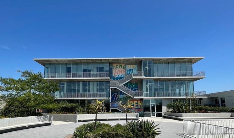 Preview of Office space for Rent at 925 North La Brea Avenue