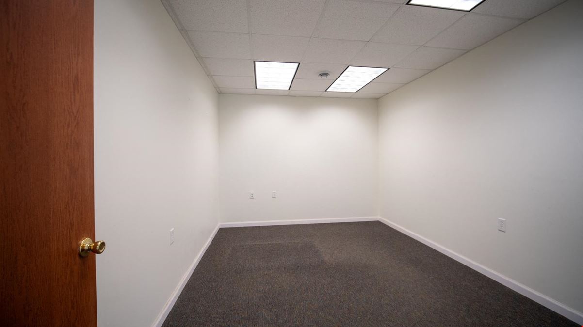 Turn key Professional Suite with Onsite Parking