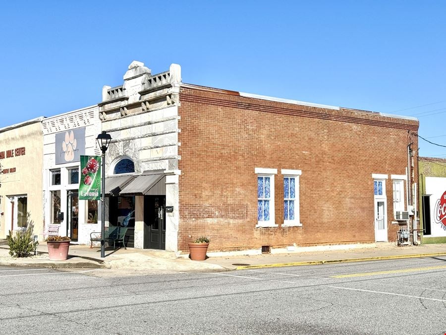 Commercial Retail Corner in Lavonia