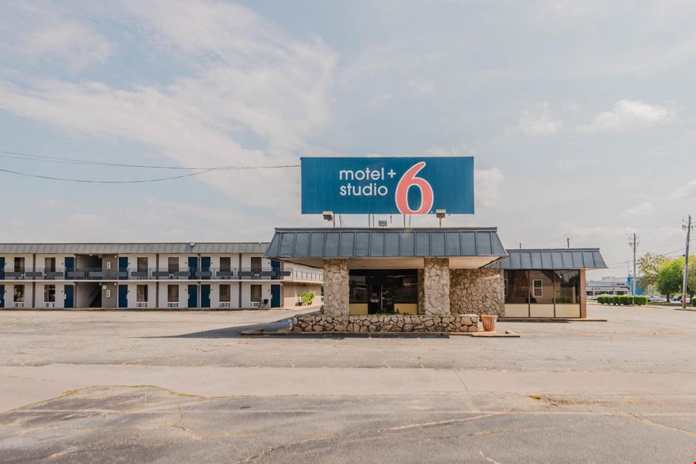 Motel 6 + Studio 6
