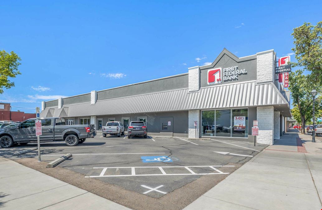 100% Leased Bank Anchored Retail Building