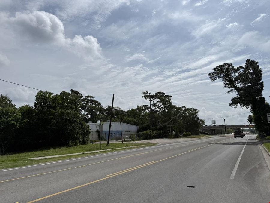 1922 W MAIN ST BAYTOWN TX- 6,250sf Flex Bldg, 0.88 Acre