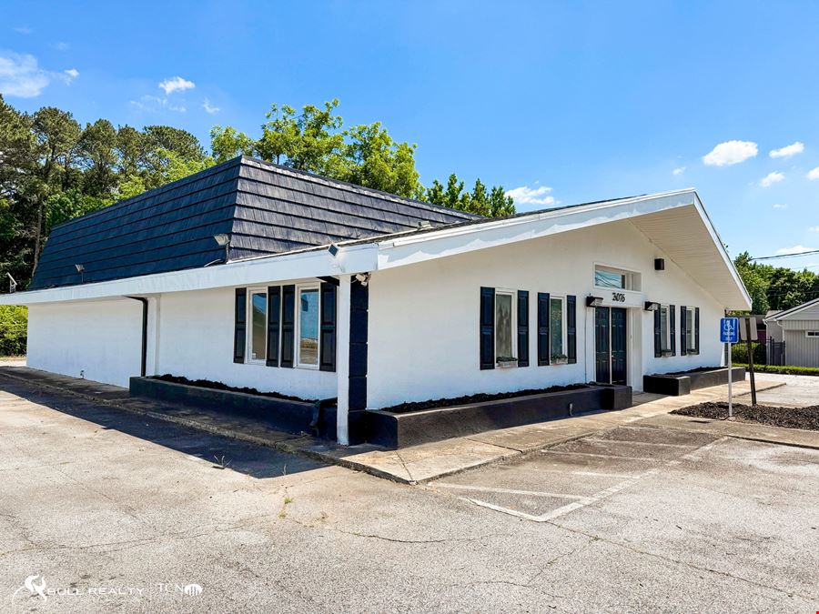 ±3000 SF Commercial Bldg with 15 Private Suites on Campbellton Rd
