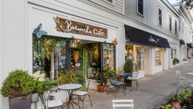 Preview of Retail space for Rent at 402-424 Main St