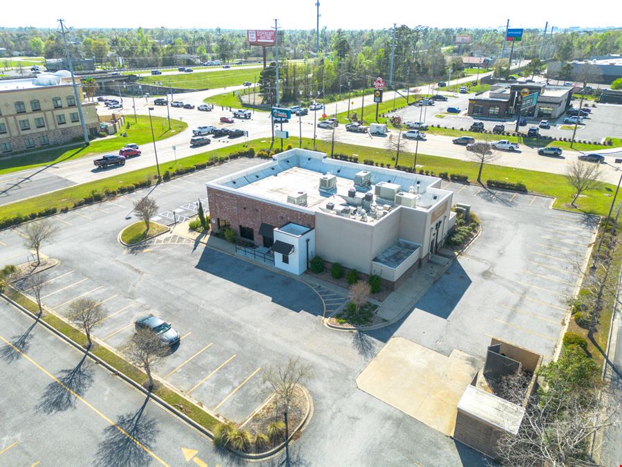 Freestanding Restaurant at Signalized Intersection off I-210 in Lake Charles
