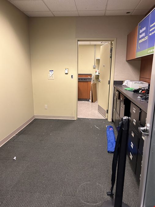 Excess Retail/Office Space in Strack & Van Til