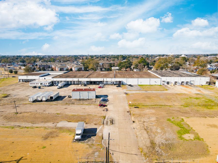 ±173,437 SF Industrial Warehouse with ±12.26-Acre Laydown Yard