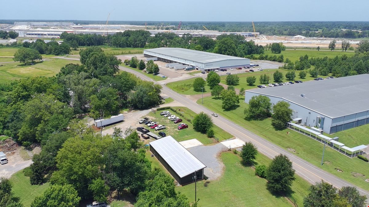 Office Warehouse with storage yard near AWS.